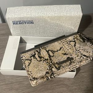 Kenneth Cole clutch purse